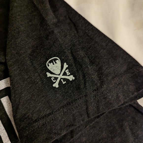 Cleveland Clothing Co Large Tee - Picture 3 of 4